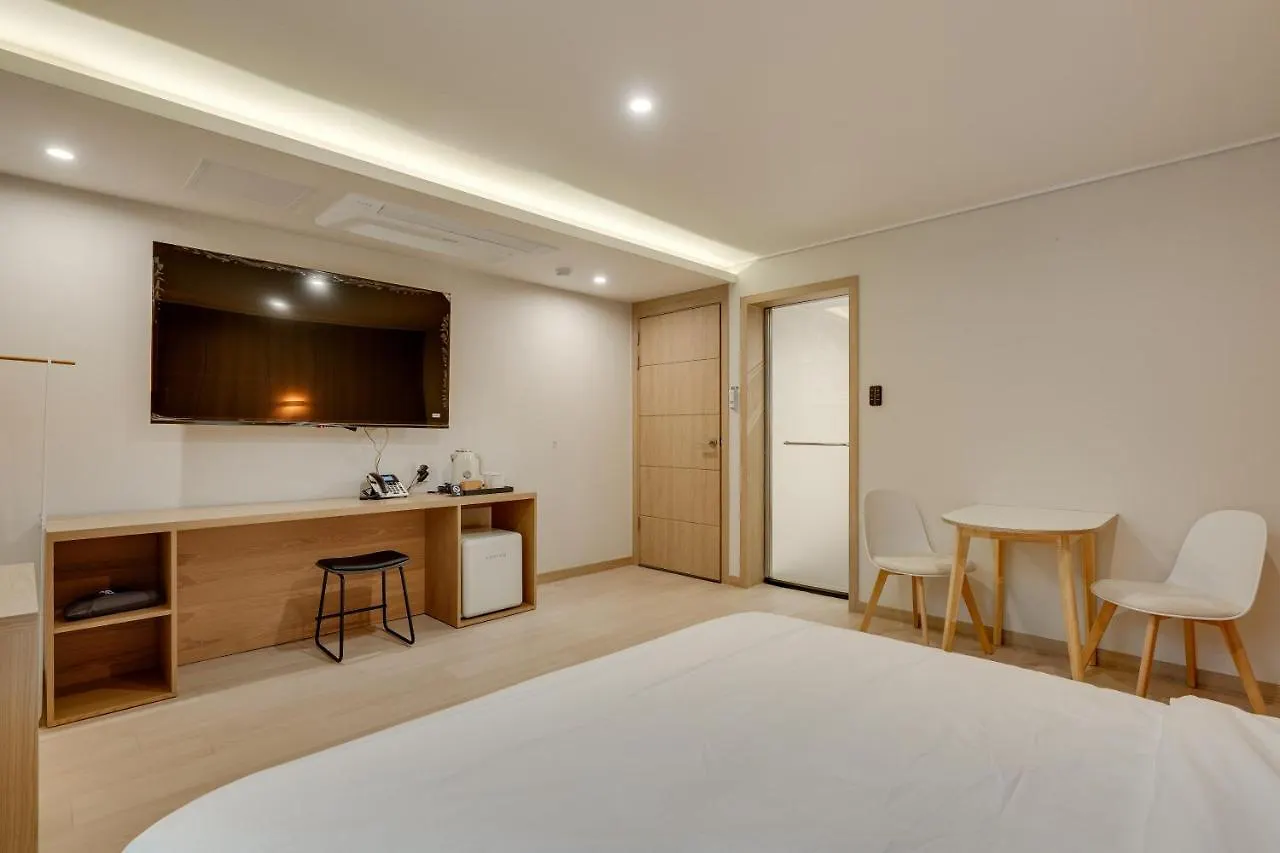 Two H Hotel Busan 0*,
